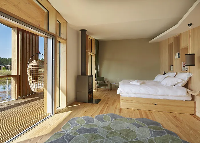 Les échasses Golf&surf Eco Hotel Saubion