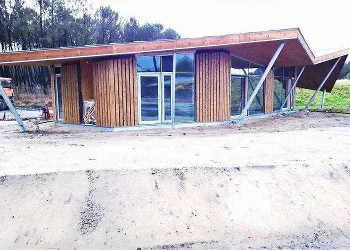 Les Echasses Golf & Surf Eco Hotel 4*