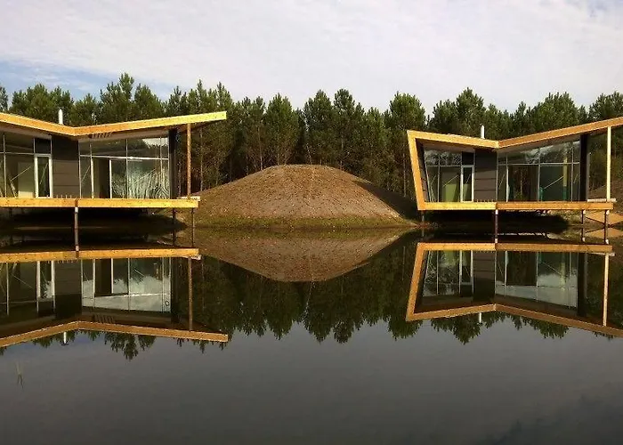 Les Echasses Golf & Surf Eco Hotel 4*