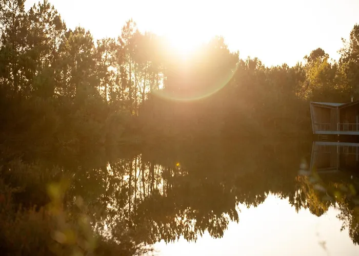 Les échasses Golf&surf Eco Hotel