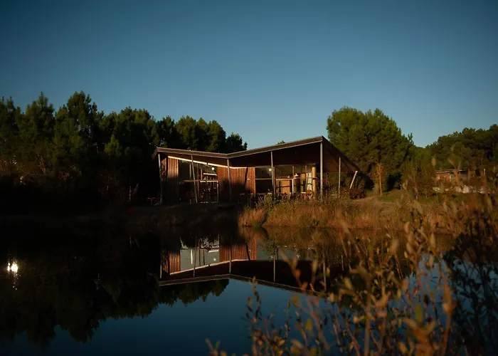 Les échasses Golf&surf Eco Hotel Saubion