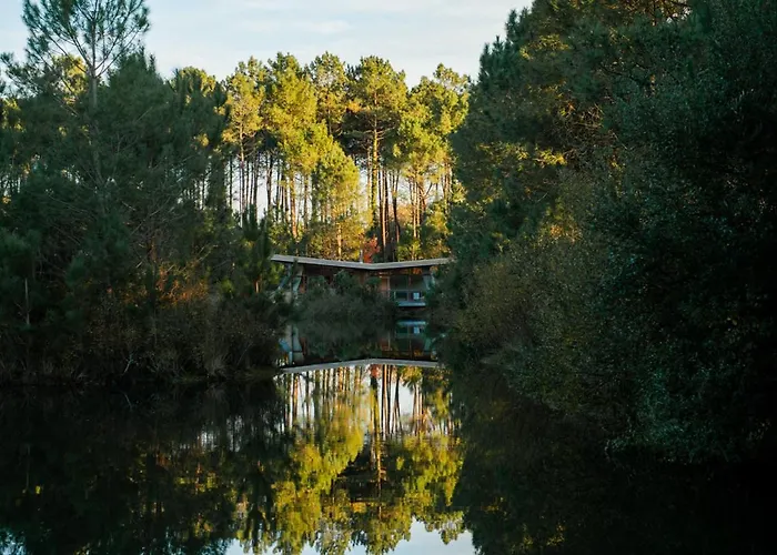 Les échasses Golf&surf Eco Hotel