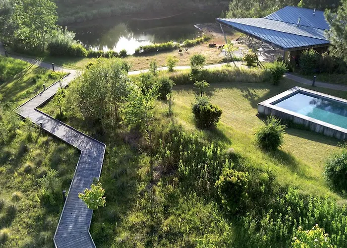 Les échasses Golf&surf Eco Hotel